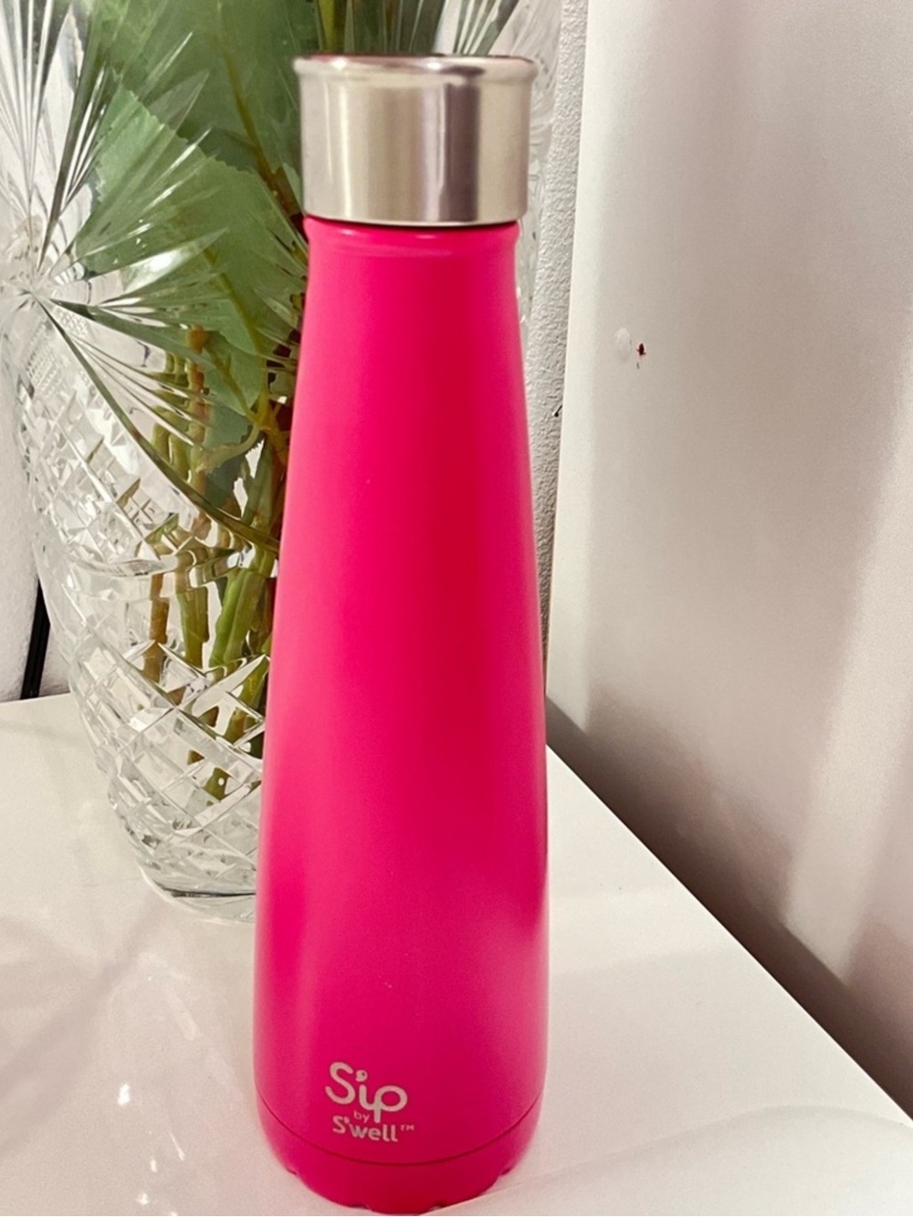Swell Hot Pink Insulated Sip Bottle